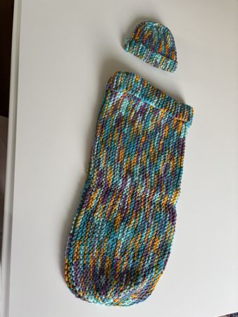 Baby Kokon & Mütze 0–3 Mt. handgestrickt bunt