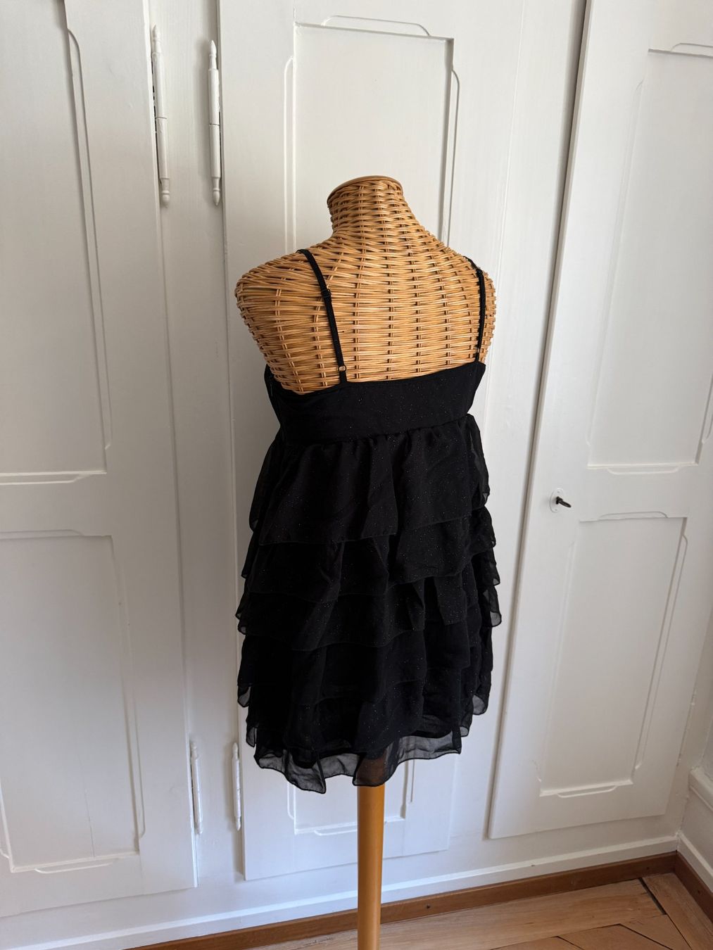 Zara Vestiti: ZARA - Chiffonkleidchen schwarz mit Volants L – Usato da Zürich venduto da Diazaio 2