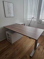 Tadelloser, elektrisch höhenverstellbarer Schreibtisch 