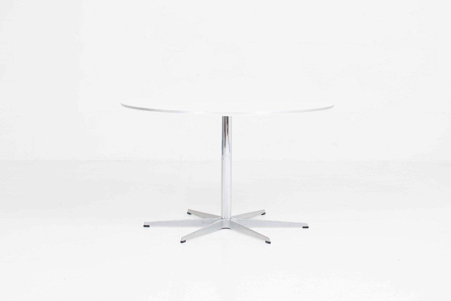Fritz Hansen Tavoli: Fritz Hansen Circular Tisch von Arne Jacobsen – Usato da Zürich venduto da STUZH38 1