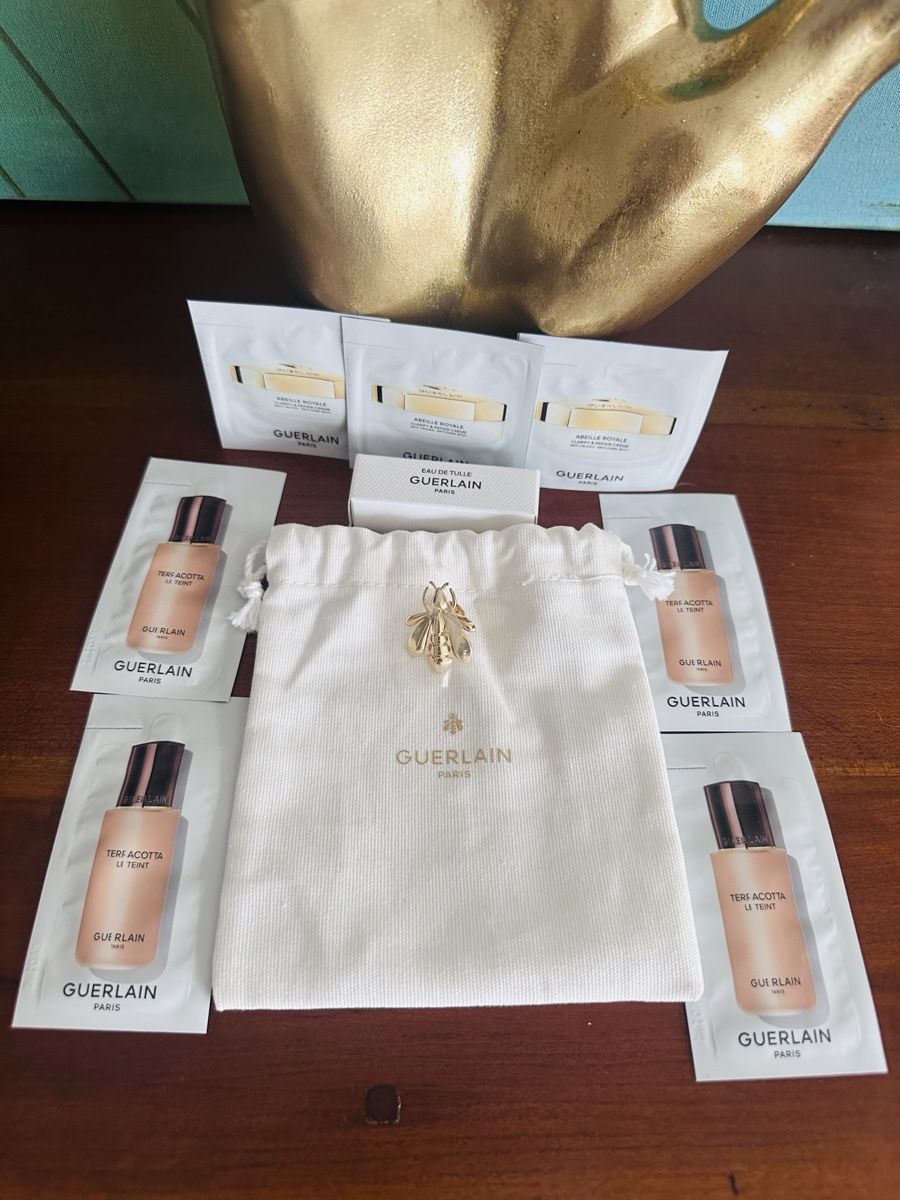 Guerlain Maquillage: Guerlain - Pochette en toile avec accessoires  – Neuf avec emballage d'origine à Basel par Vanluxe