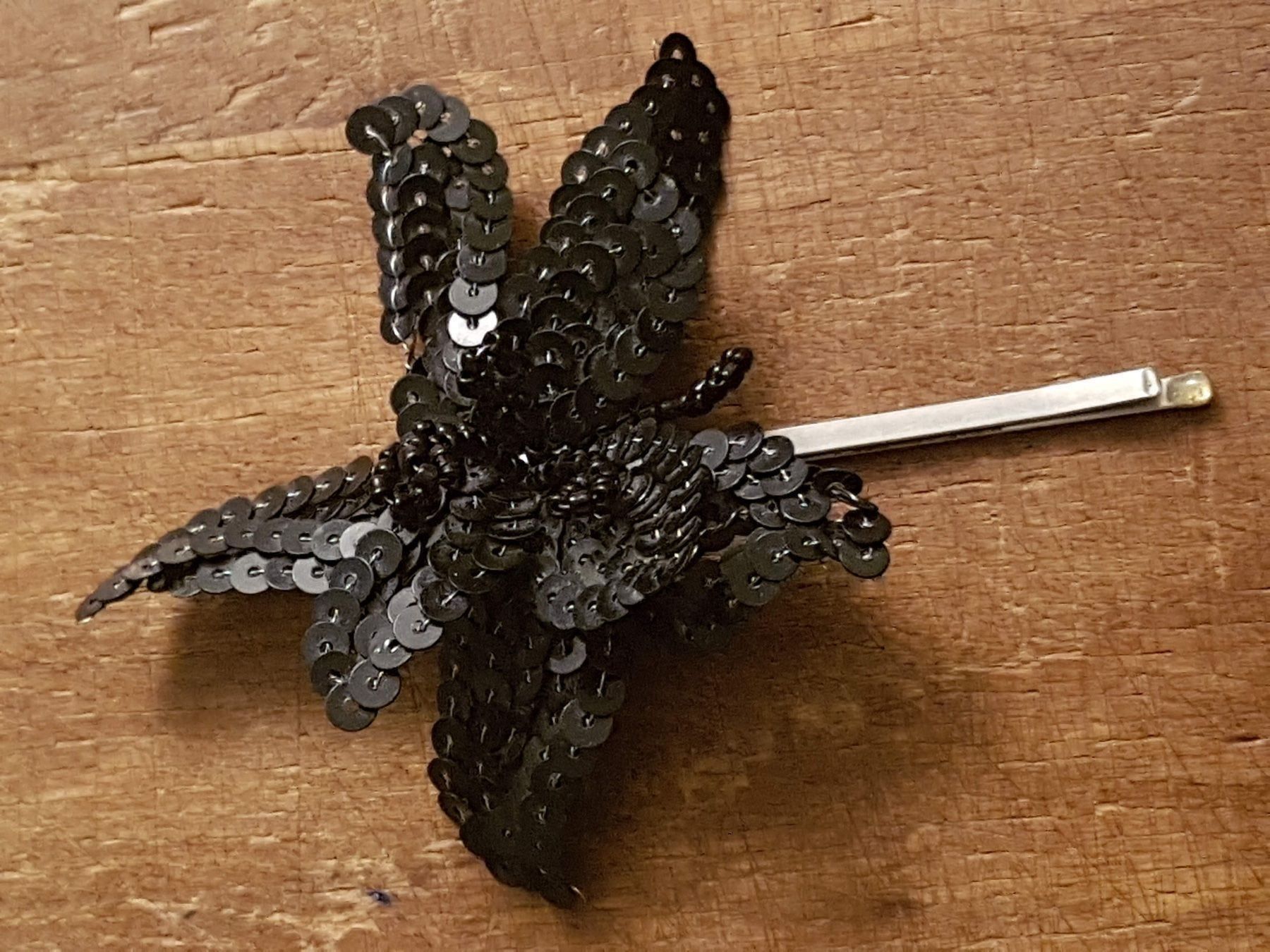 Haarschmuck: Pailletten Haarklemme schwarz Blume – Gebraucht aus Ettingen von Maranathatalitha 2