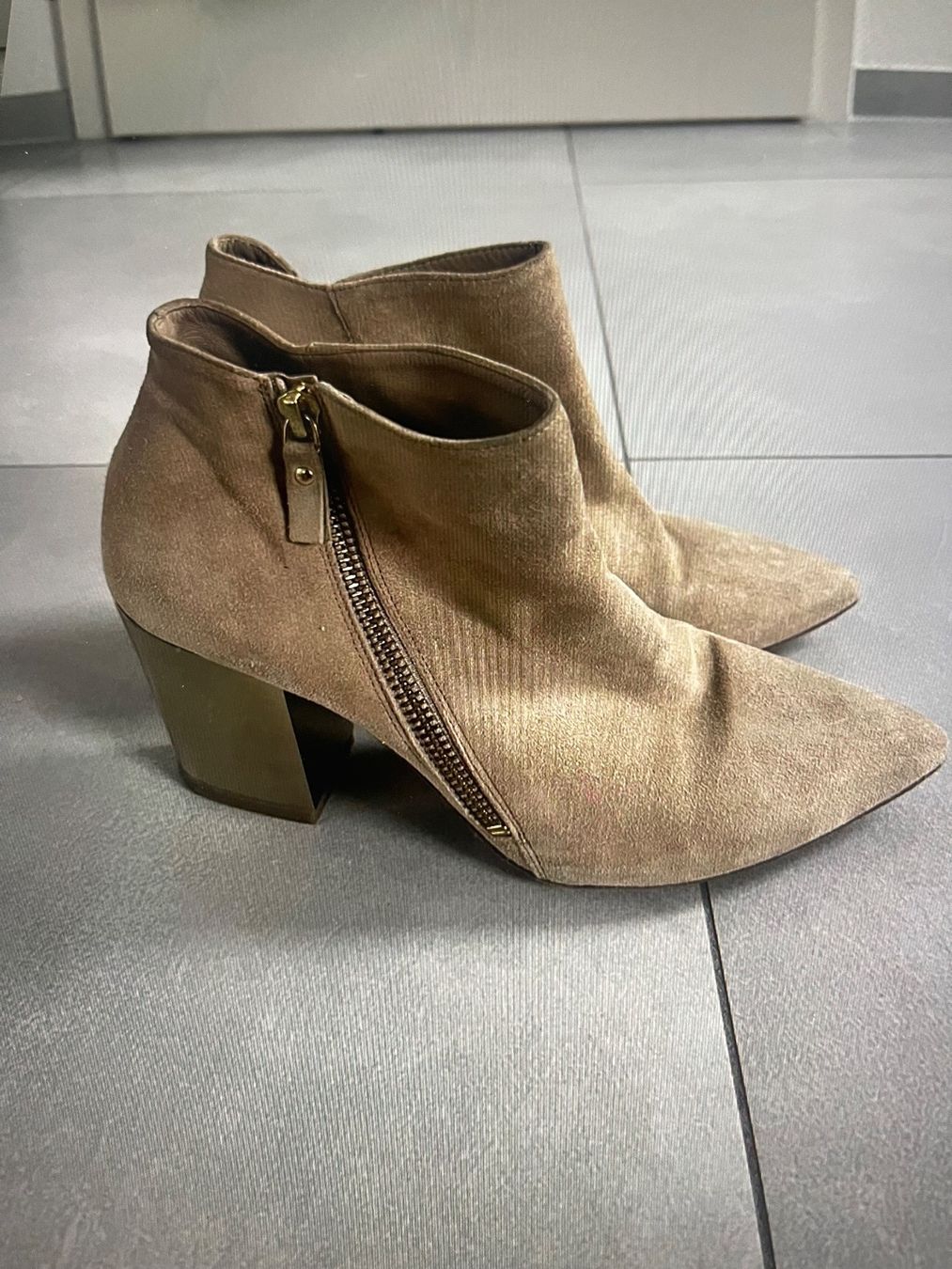 Damenschuhe: VIC Matie Stiefeletten beige 37 – Gebraucht aus Sachseln von Guguiseli