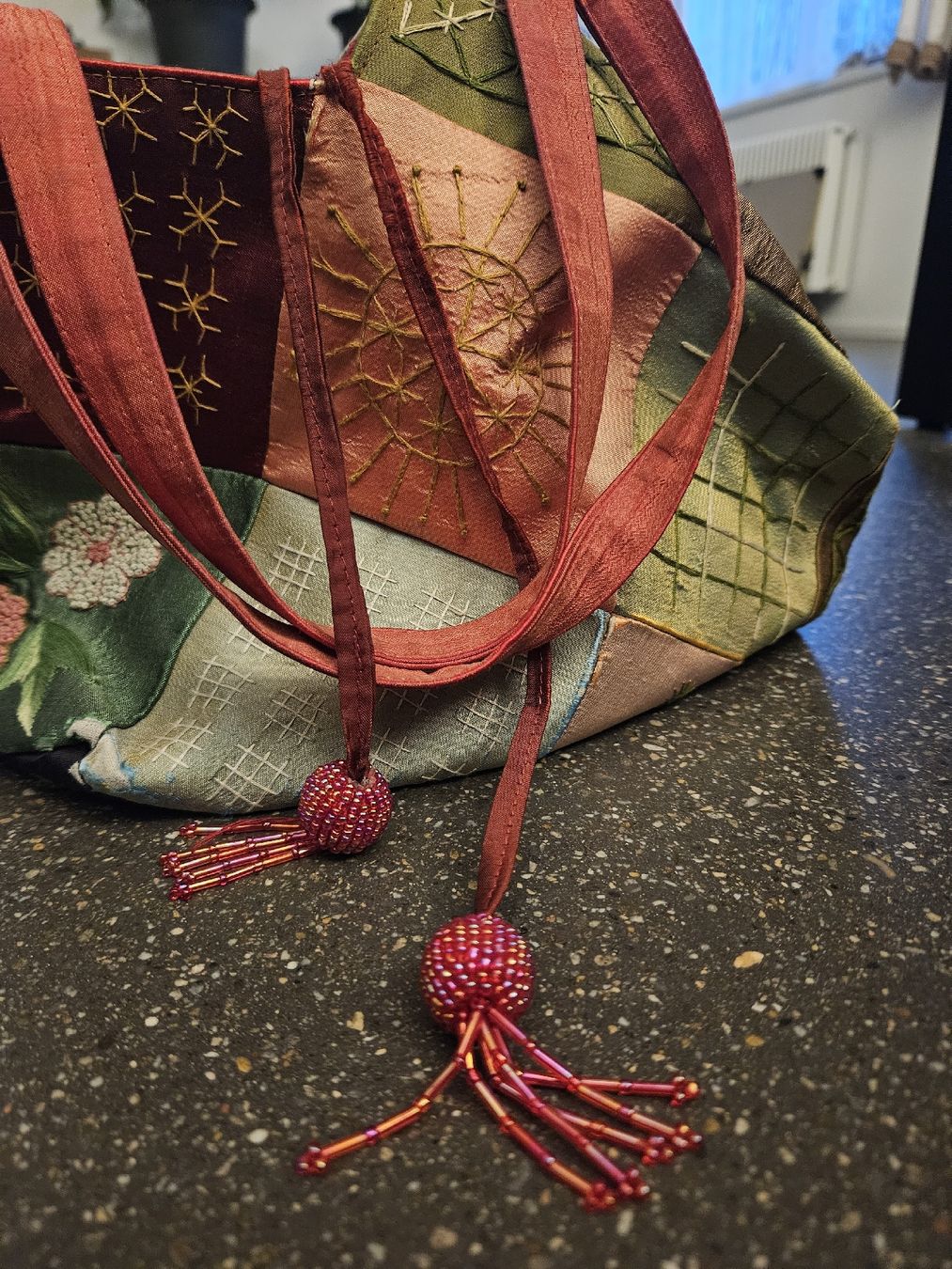 Taschen für Damen: Patchwork Tasche, rot/gemustert – Gebraucht aus Anwil von tamoos 3