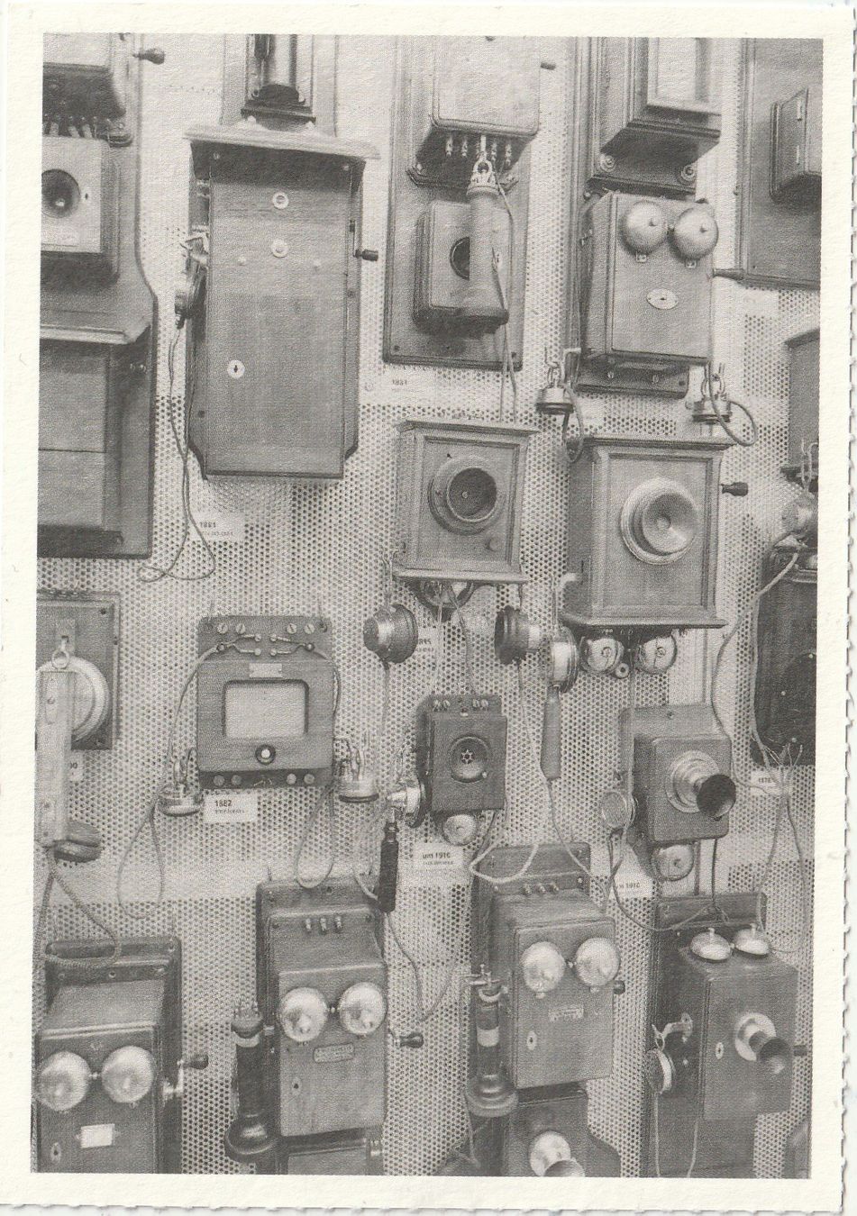 Cartoline postali: Alte Telefonapparaten – Usato da Lumbrein venduto da made02