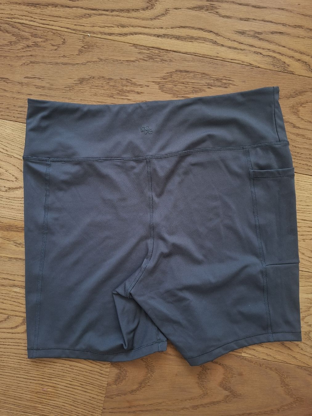 H&M Leggings: Sportshorts von H&M – Nuovo (secondo la descrizione) da Oberengstringen venduto da Kimchimon 1