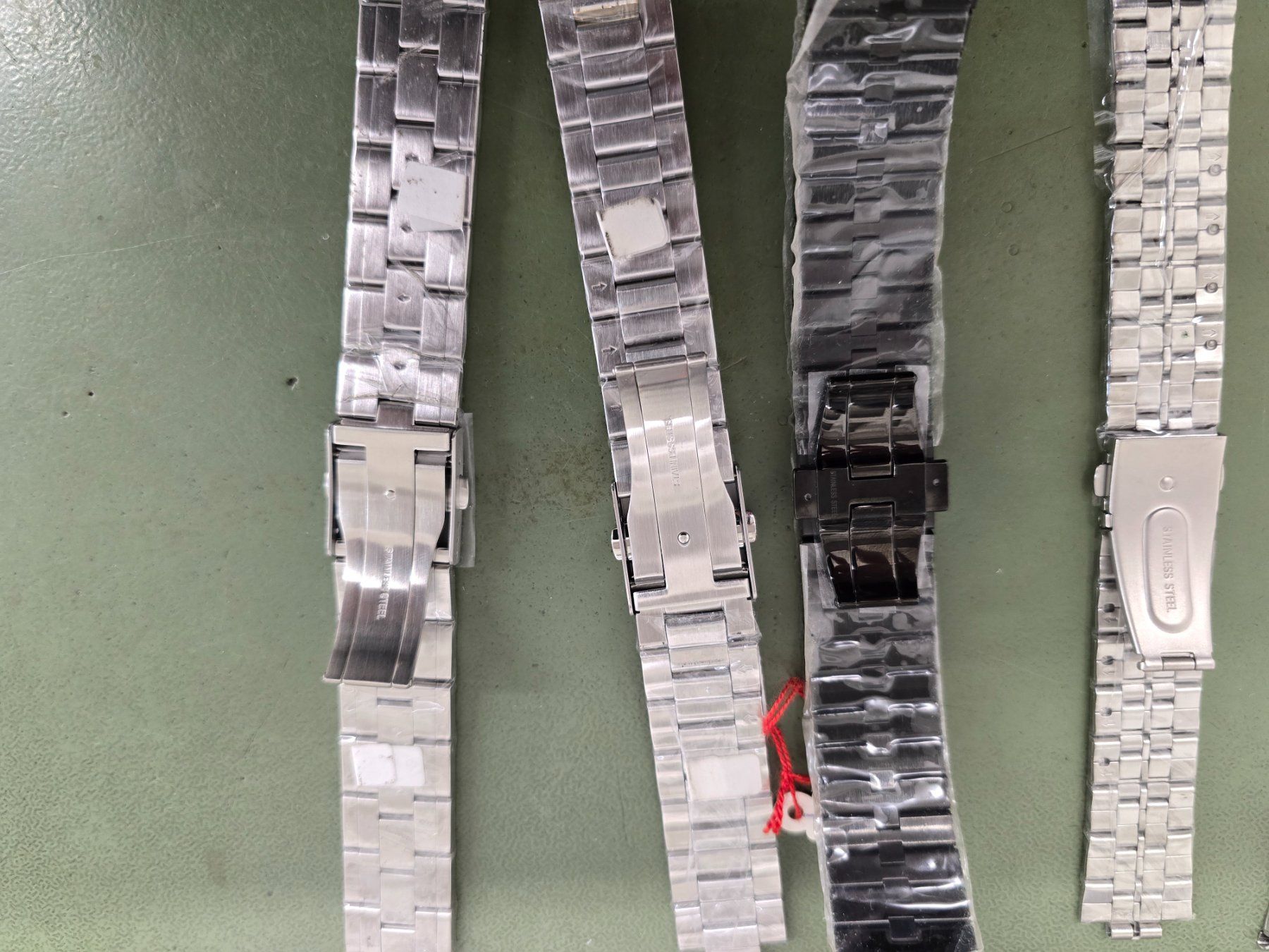 Orologi: Lot de 7 bracelets de montre – Usato da Tramelan venduto da Nirdan 4