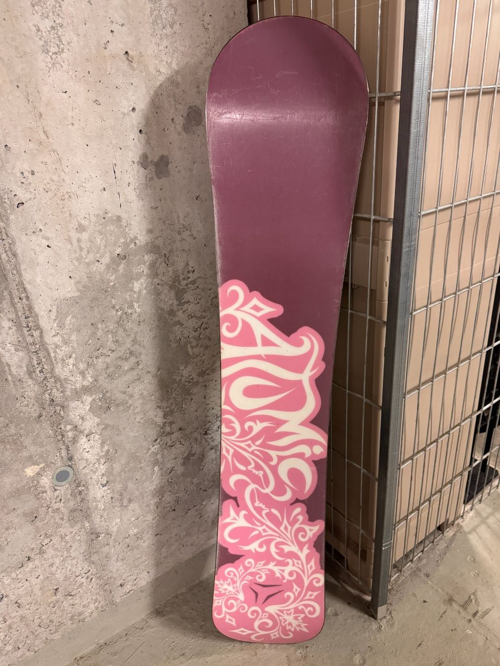 Atomic Board: Atomic Snowboard 140 cm mit Flow Nexus bindung – Usato da Winterthur venduto da Tathis83 1