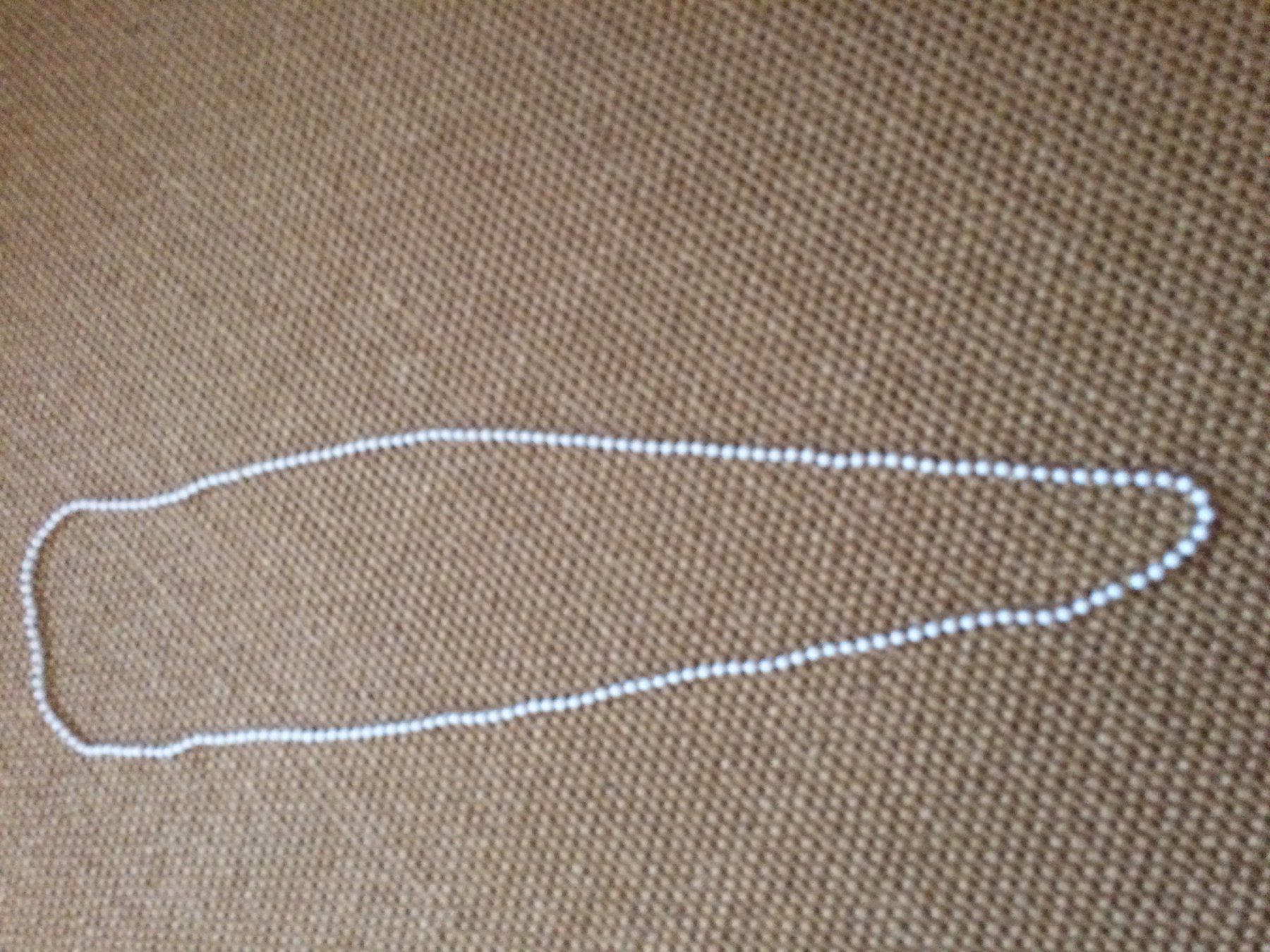 Ketten: Kugel Hals-/Modekette weiss, ca. 56 cm – Gebraucht aus Buchs AG von ReaNaTsch