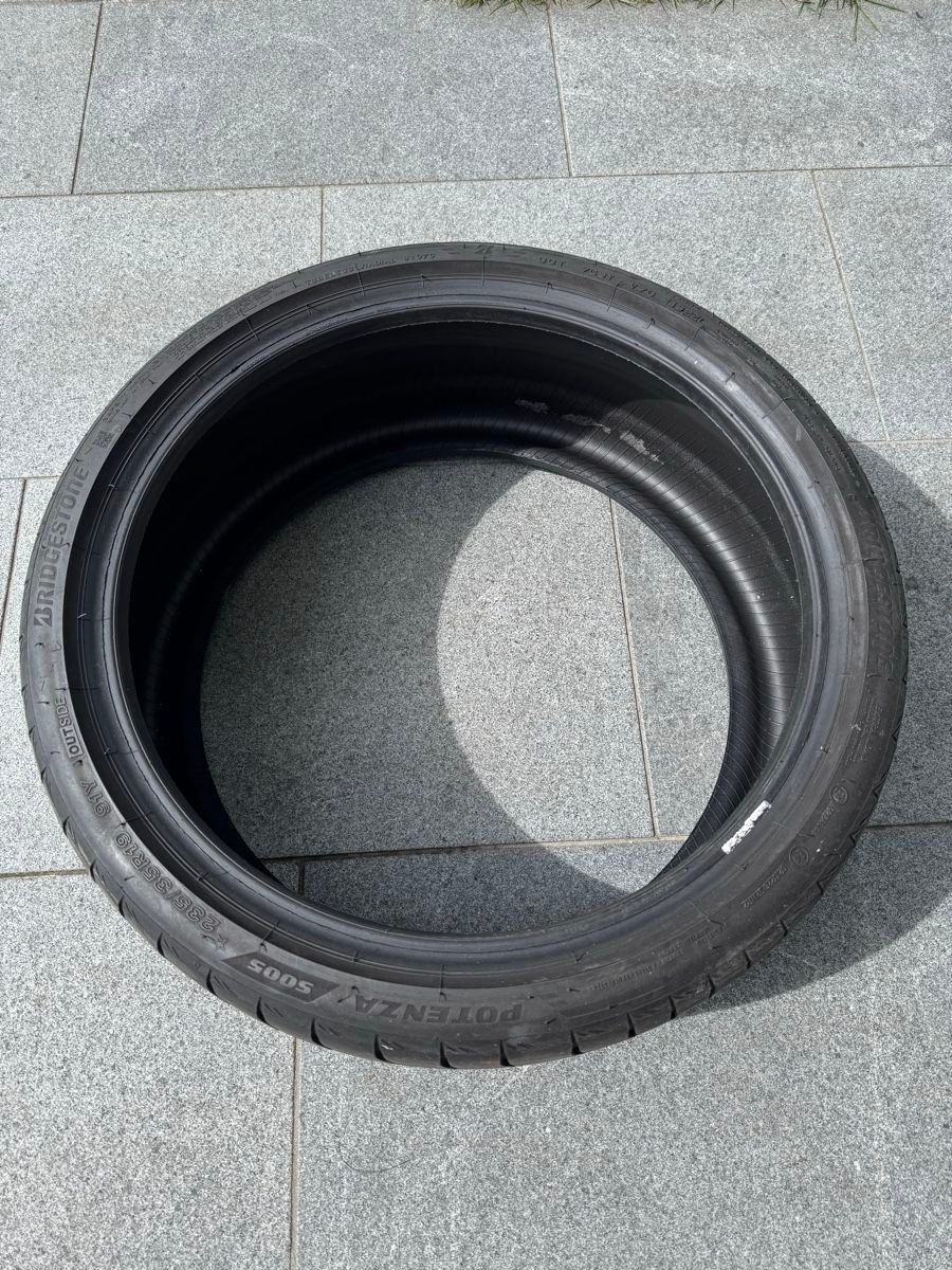 Bridgestone Sonstiges Fahrzeugzubehör: Bridgestone Potenza 235/35-R19 – Gebraucht aus Murgenthal von Beev83