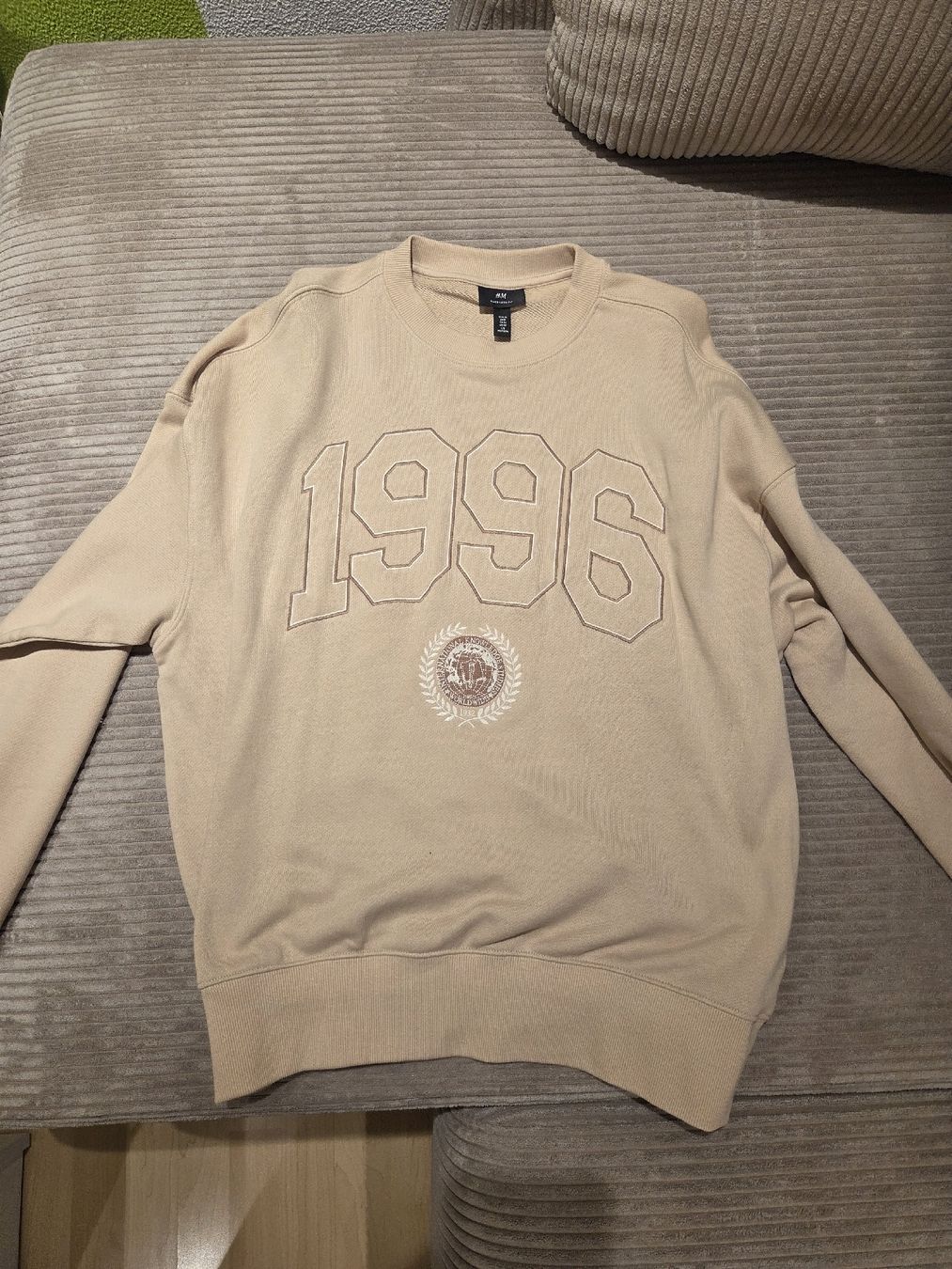 Maglioni & Felpe: Beige Sweater "1996" – Nuovo (secondo la descrizione) da Feusisberg venduto da Whitefir