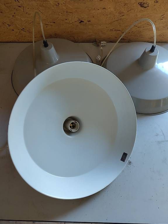 Lampadari & plafoniere: lampes industrielles suspensions grises – Usato da Puidoux venduto da Faucardeuse 2