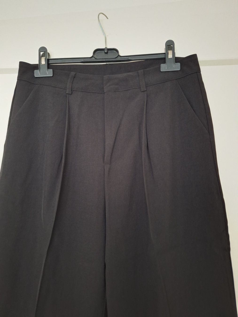 Pantaloni: Pantalon noir élégant,taille L,neuf – Nuovo (secondo la descrizione) da Lausanne venduto da anta-123 1