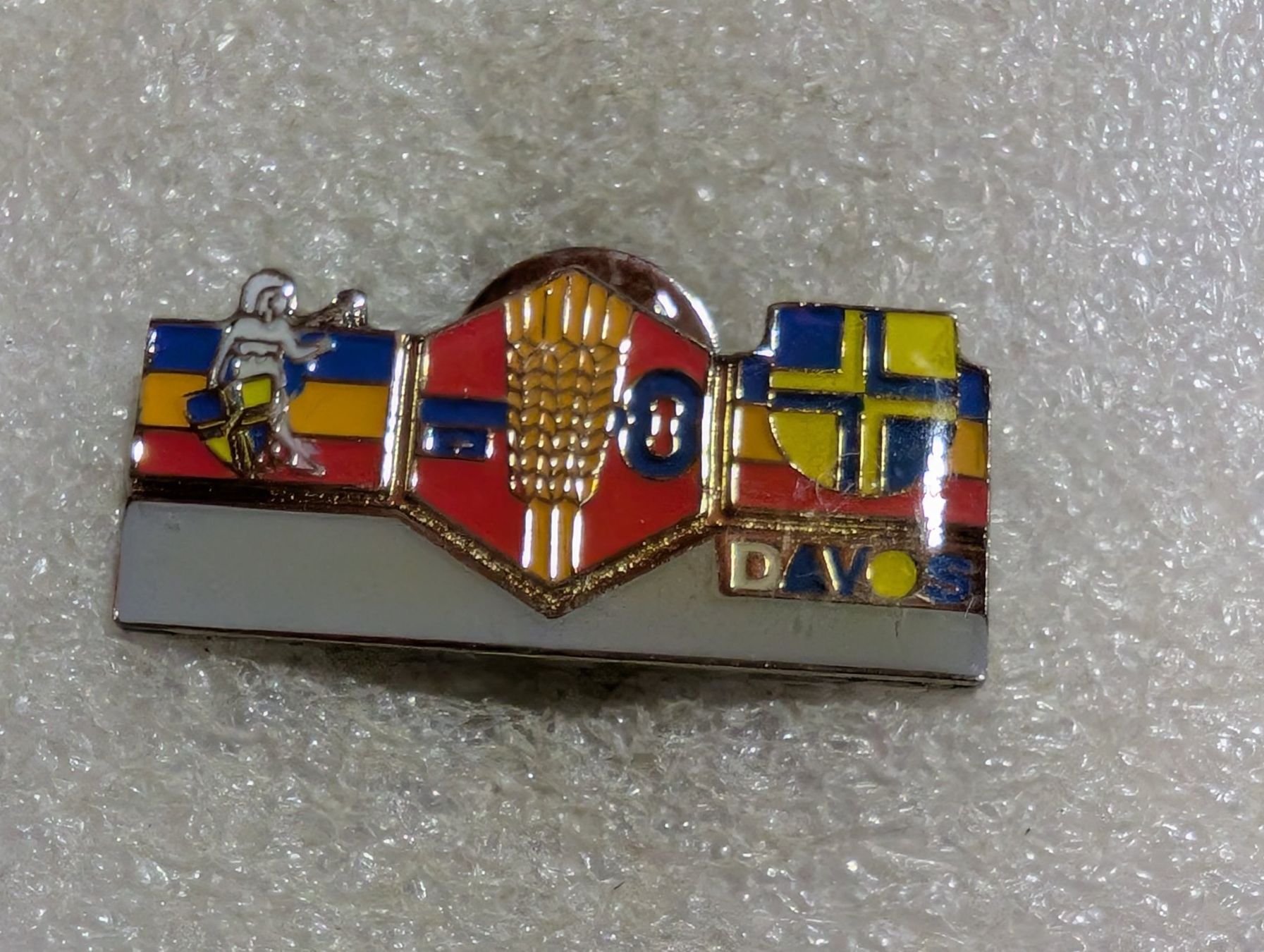 Placchette & Badge: Ansteckpin 170: Davos – Usato da Oppligen venduto da Pin-Fall-Shop