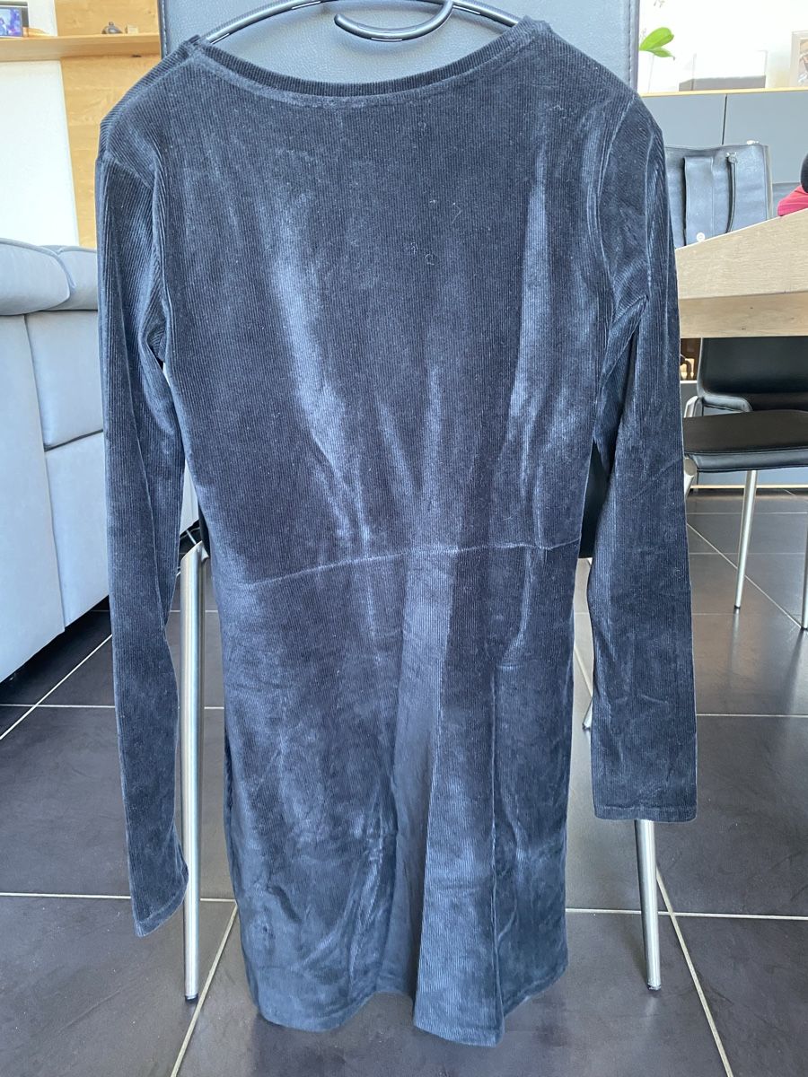 Pull&Bear Vestiti: Robe noire effet velours Pull&Bear – Usato da Essertines-Yverdon venduto da Alice977 2