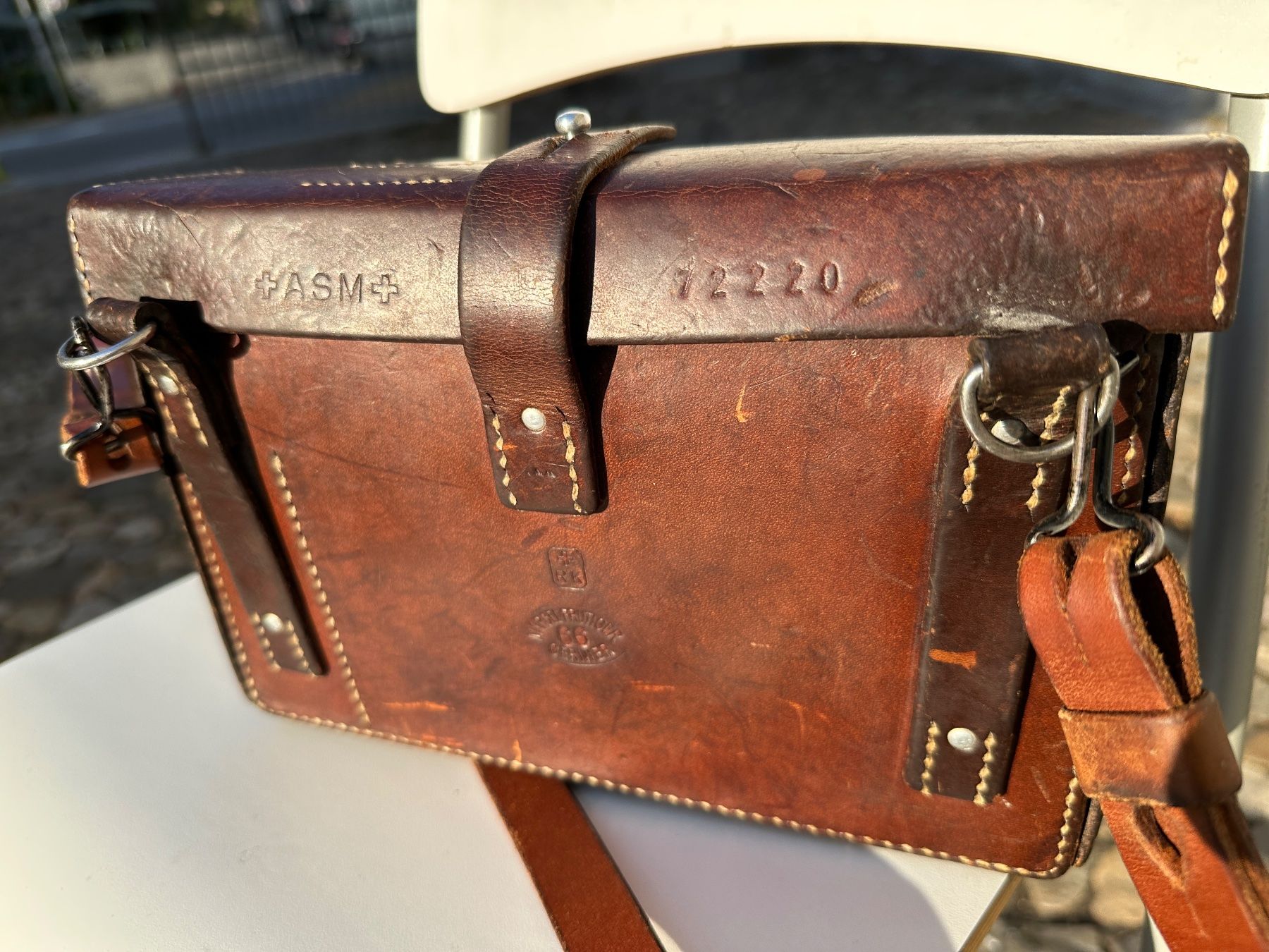 Schweizer Armee Borse: Ledertasche Sanitätstasche Schweizer Armee – Usato da Zürich venduto da atlantis77 2
