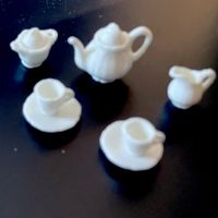 Teeservice f/Puppenstuben. 9-teilig. Feines Porz. NP 19.50.