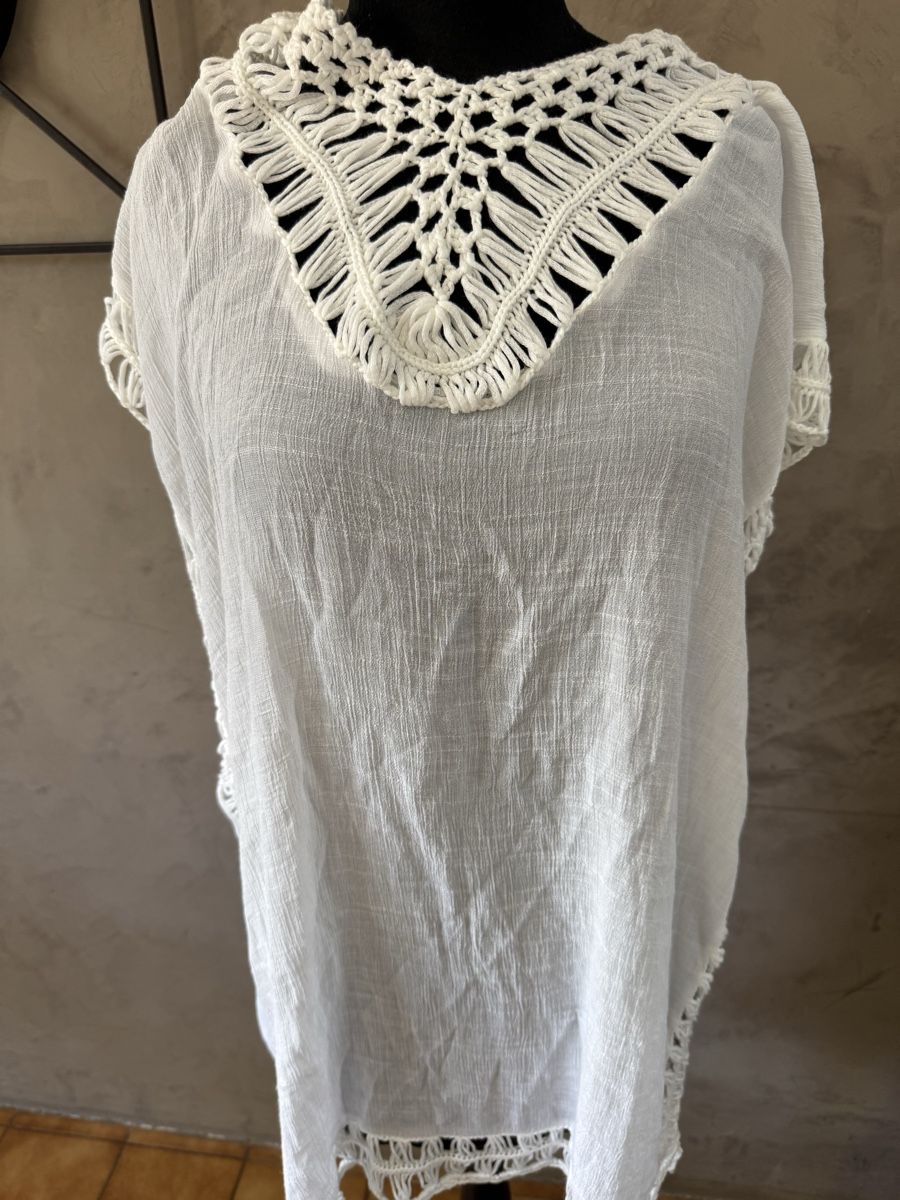 Shein Tuniken: Shein Curve, Tunique blanche Marina – Gebraucht aus Veyrier von kimedovapa