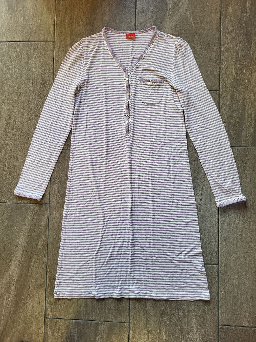 Triumph Negligees & Pigiami: Triumph Striped Nightdress – Nuovo (secondo la descrizione) da Zweisimmen venduto da Adorable