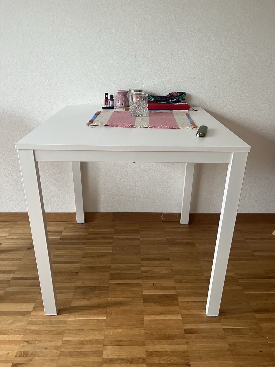 Tische: Ikea table - like new – Gebraucht aus Kloten von 8o7kA