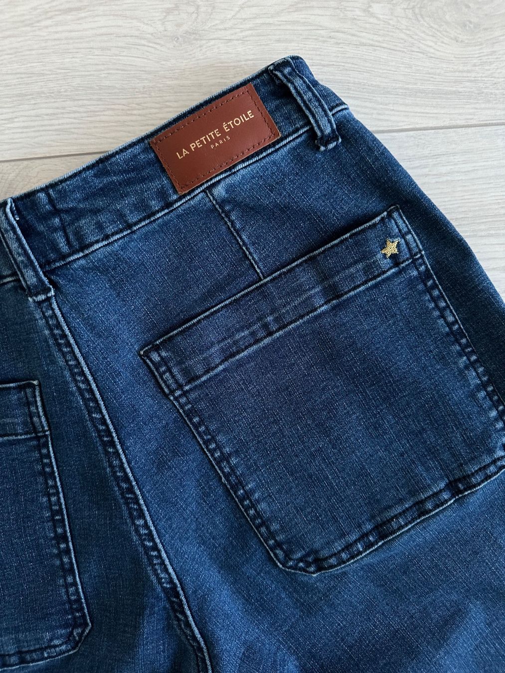 Jeans: Jeans 7/8 La Petite Étoile – Nuovo (secondo la descrizione) da La Neuveville venduto da flodocha 6