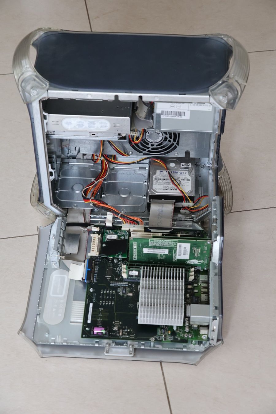 Apple PCs: Power Mac G4 "Graphite" 466Mhz – D'occasion à Domdidier par Tcoulon 4