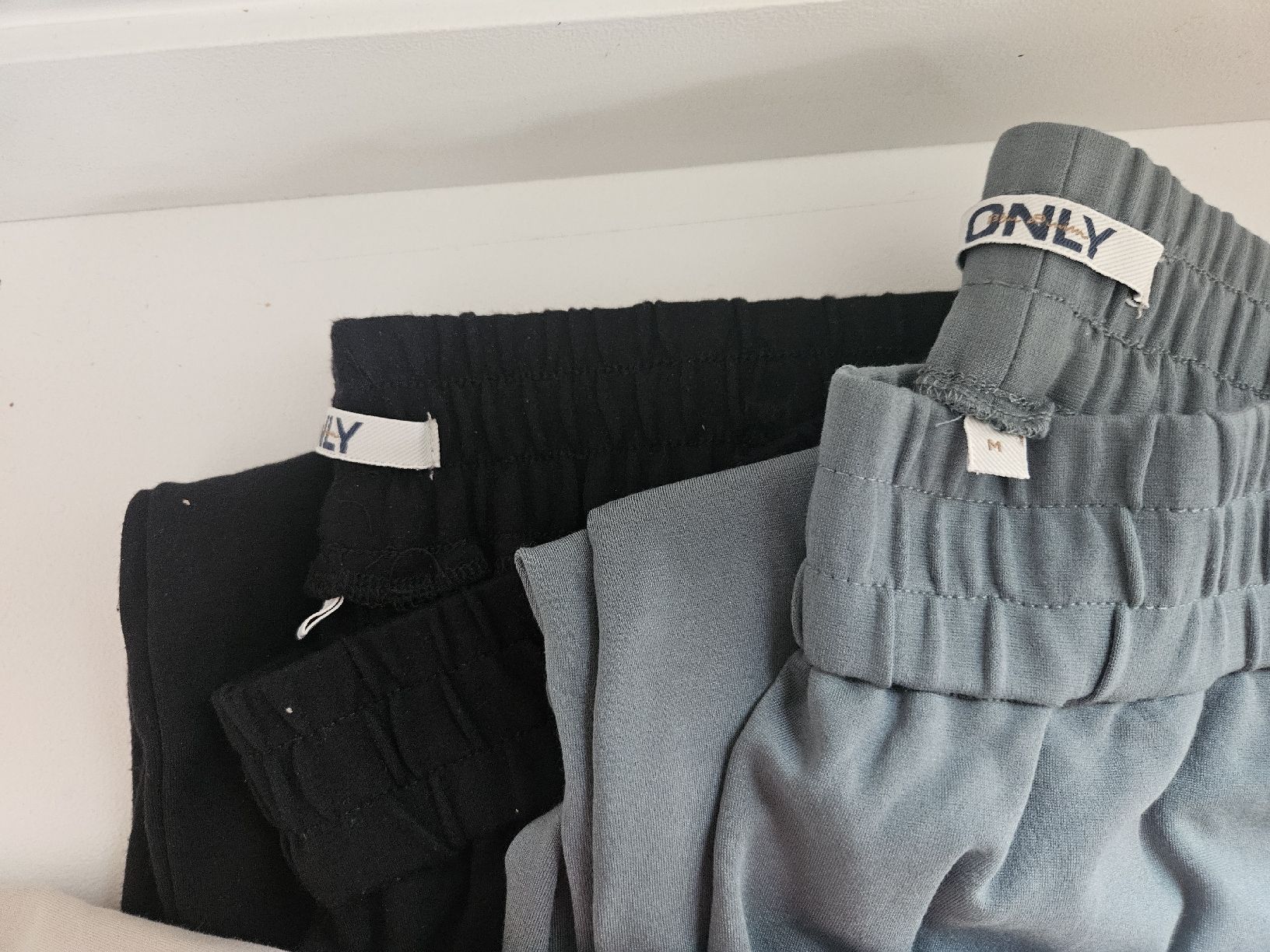 Only Pantaloni: Only 3/4 Hose Neu  – Nuovo e nell'imballaggio originale da Ennetbürgen venduto da LebuniaNW 1