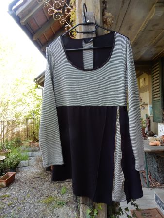 Kleid  mit LAGEN     *  Mé  *  M    aus FRANCE - SUD  + neu
