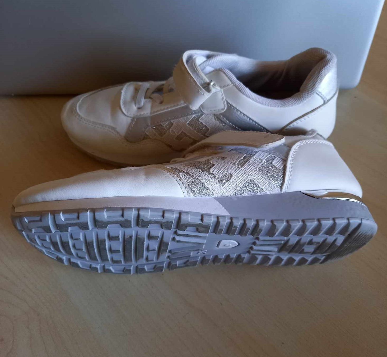 Scarpe per ragazze: Kinder Turnschuhe, weiss, Grösse 36, – Usato da Möhlin venduto da Simba4871 4