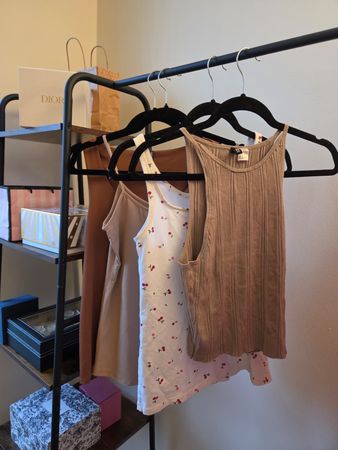 Damen Tops Set – 4 Stück – Grösse S / 36 🤎🌸