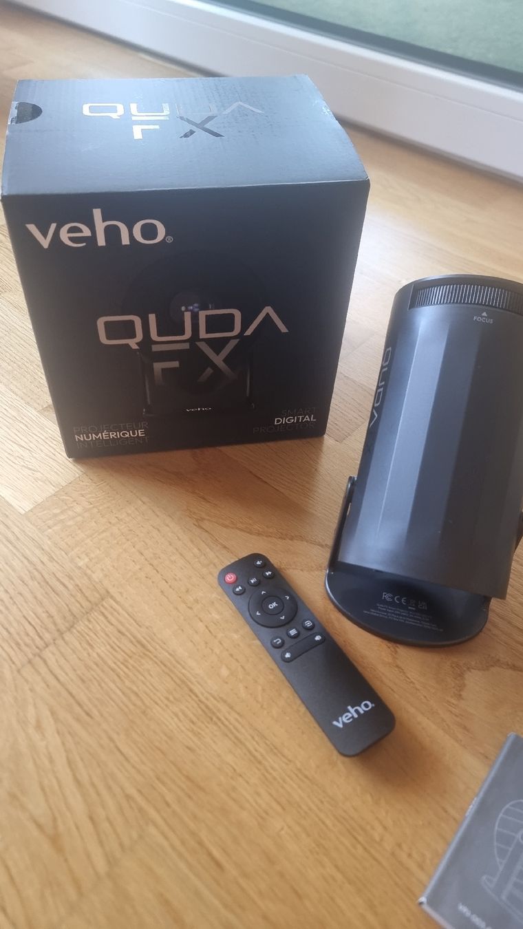 Vidéoprojecteurs: Proiettore Veho Quda FX Smart con accessori – Neuf (Voir description) à Altdorf UR par Adeleiro 7