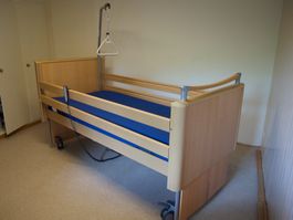 Pflegebett Stiegelmeyer mit medizinischer Matratze