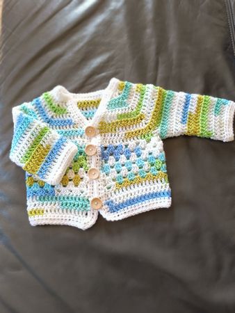 Selbstgehäkelte Baby Jacke 6-12 Monate