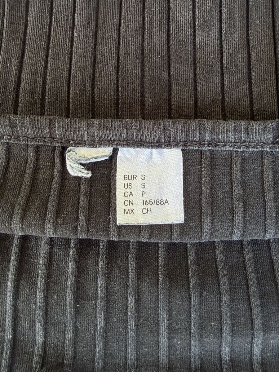 H&M Tops: Top schwarz – Gebraucht aus Frümsen von laura002 2