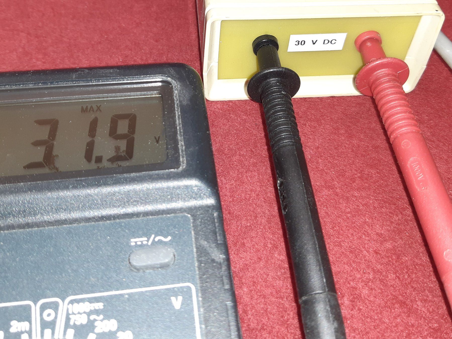 Componenti elettronici: Netzgerät, ca. 32V ! Mit Ringkern - Trafo! – Usato da Lohn-Ammannsegg venduto da Molch7 5