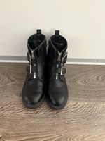 Schwarze Stiefeletten – perfekt für den Herbst 🍂