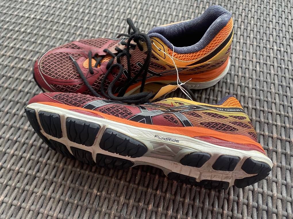 Scarpe da uomo: Chaussures de course ASICS  – Usato da Geneve venduto da CHRISTINEE01 1