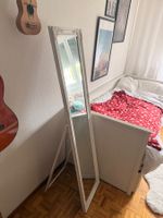 Miroir sur pied blanc, style vintage