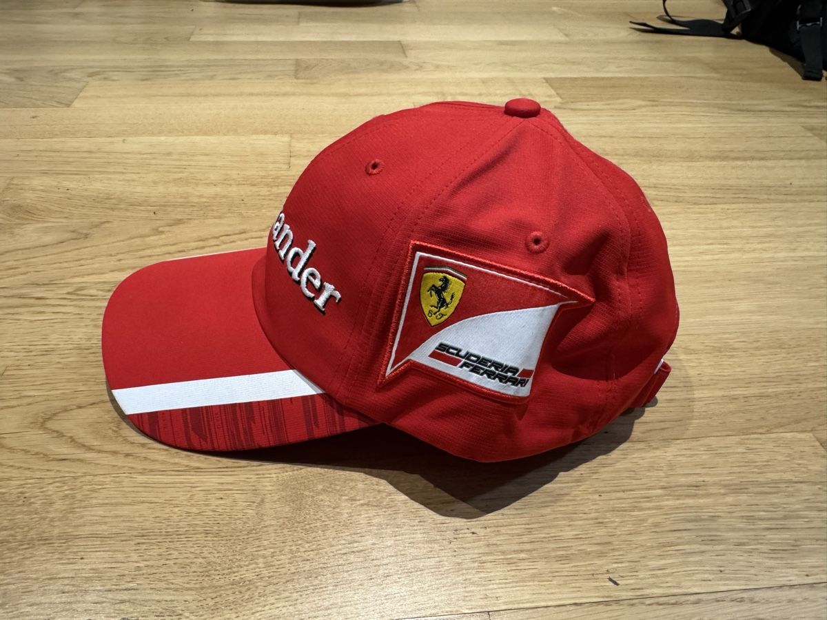 Copricapi, berretti & cappellini: Scuderia Ferrari F1 Team Cap – Usato da Wetzikon ZH venduto da Sauberfan32 1