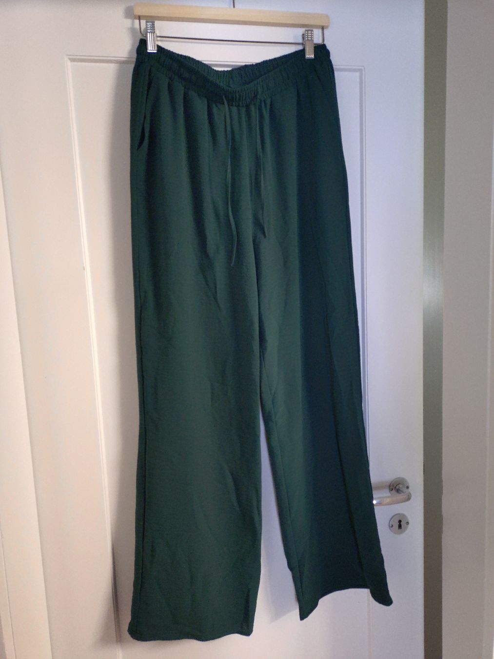 Only Pantaloni: Dunkelgrüne Stoffhose – Usato da Bern venduto da mariuliis