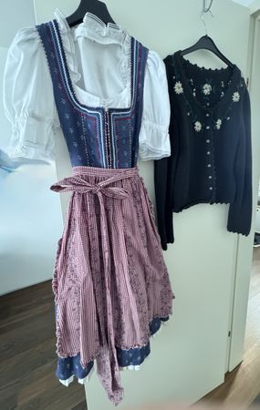Julia Trentini Dirndl Gr 36  Midi mit Bluse und Strickjacke