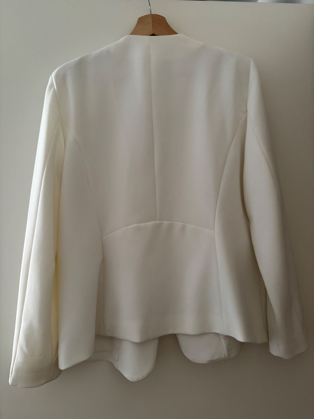 Giacche: Veste blanche, taille XL. – Usato da Neuchâtel venduto da Zoilab 1