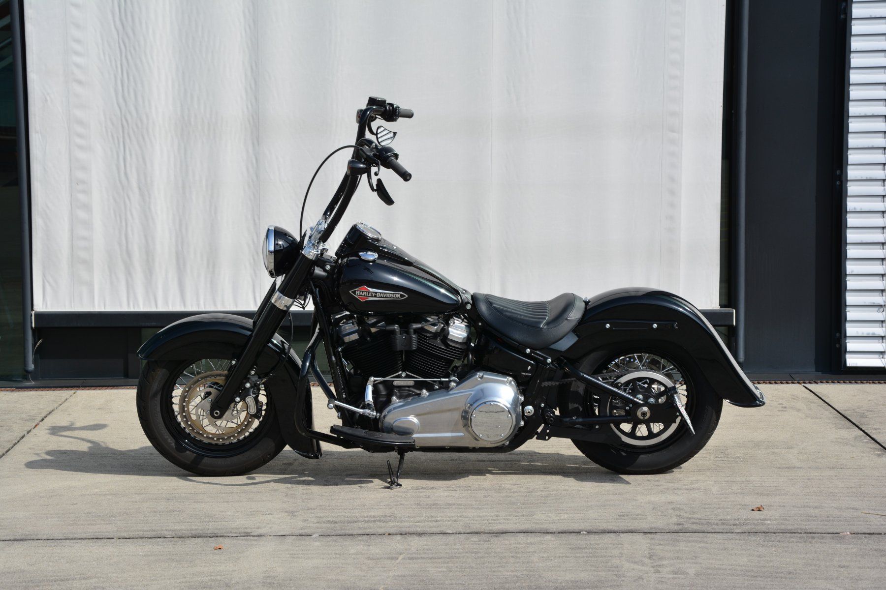 Harley-Davidson Chopper: HARLEY-DAVIDSON FLSL Softail Slim 107 – Gebraucht aus Oberkulm von Curiger-Automobile 1