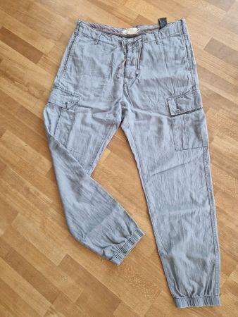 Hose Grau, mit 6 Taschen Gr. 33, guter Zustand!