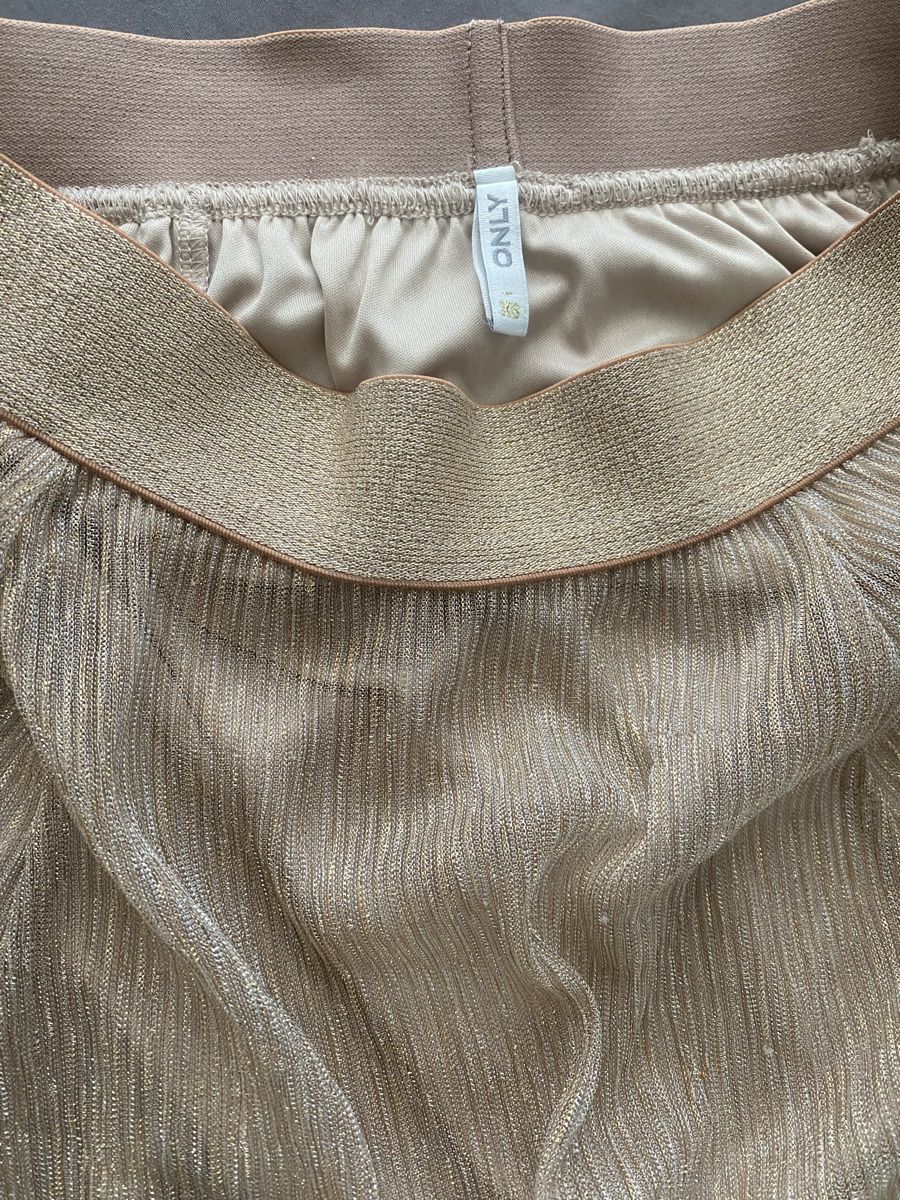 Only Jupes: Rock Only glänzend beige/gold XS  – D'occasion à Berg SG par Silversurfer 2