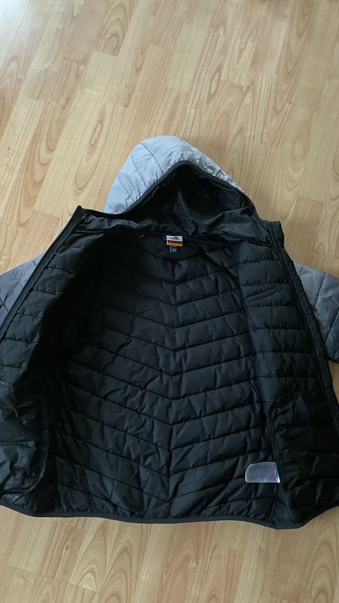 Ellesse Giacche & Cappotti: Ellesse Winterjacke, Graffitidesign, Top Zustand, Grösse M – Nuovo (secondo la descrizione) da Frauenfeld venduto da Sibi75 1