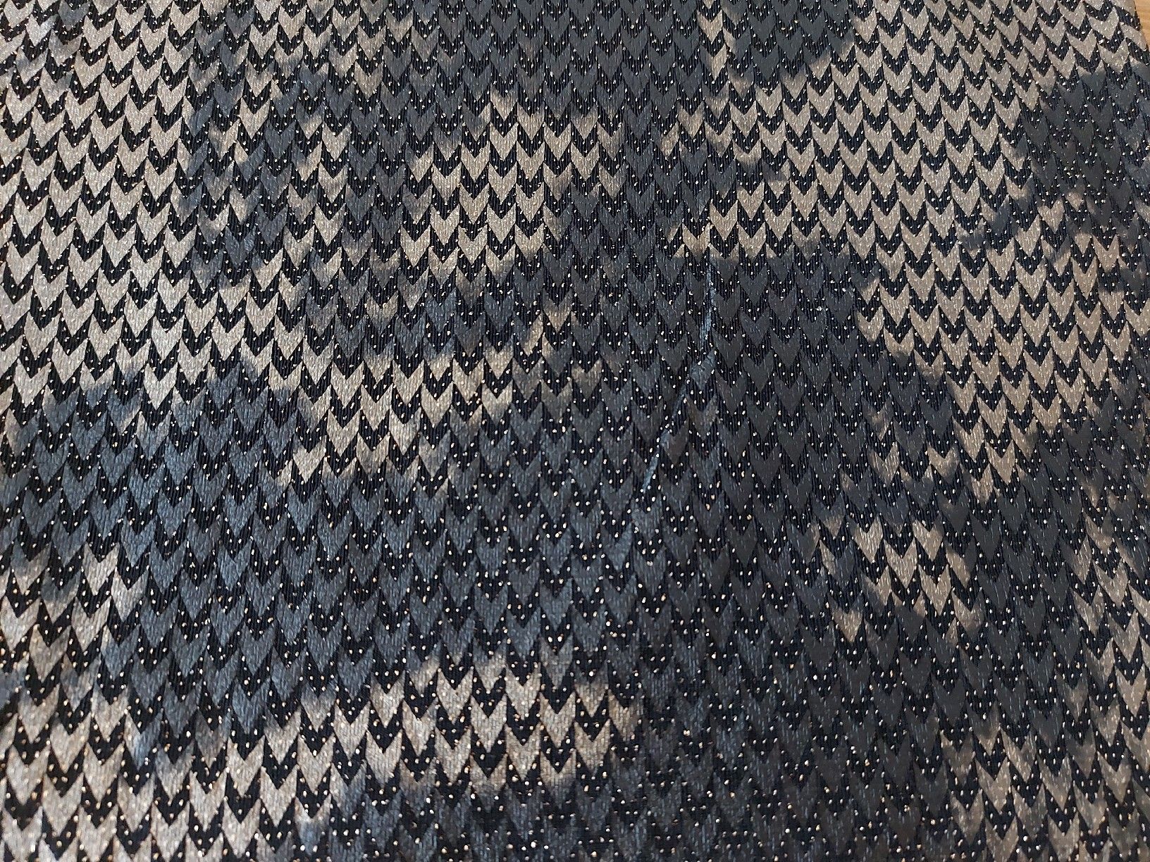 Tessuti: Stoff, Jersey, schwarz/gold, 220x140 cm – Usato da Oberengstringen venduto da PaolaDe 3