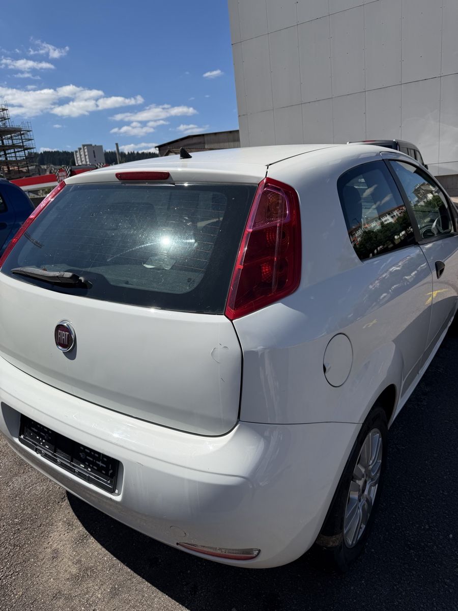 Fiat Automobili: Fiat punto  – Difettoso da La Chaux-de-Fonds venduto da Transportchezmax 4