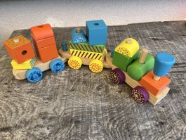 Holzzug mit Bausteinen, farbig, guter Zustand