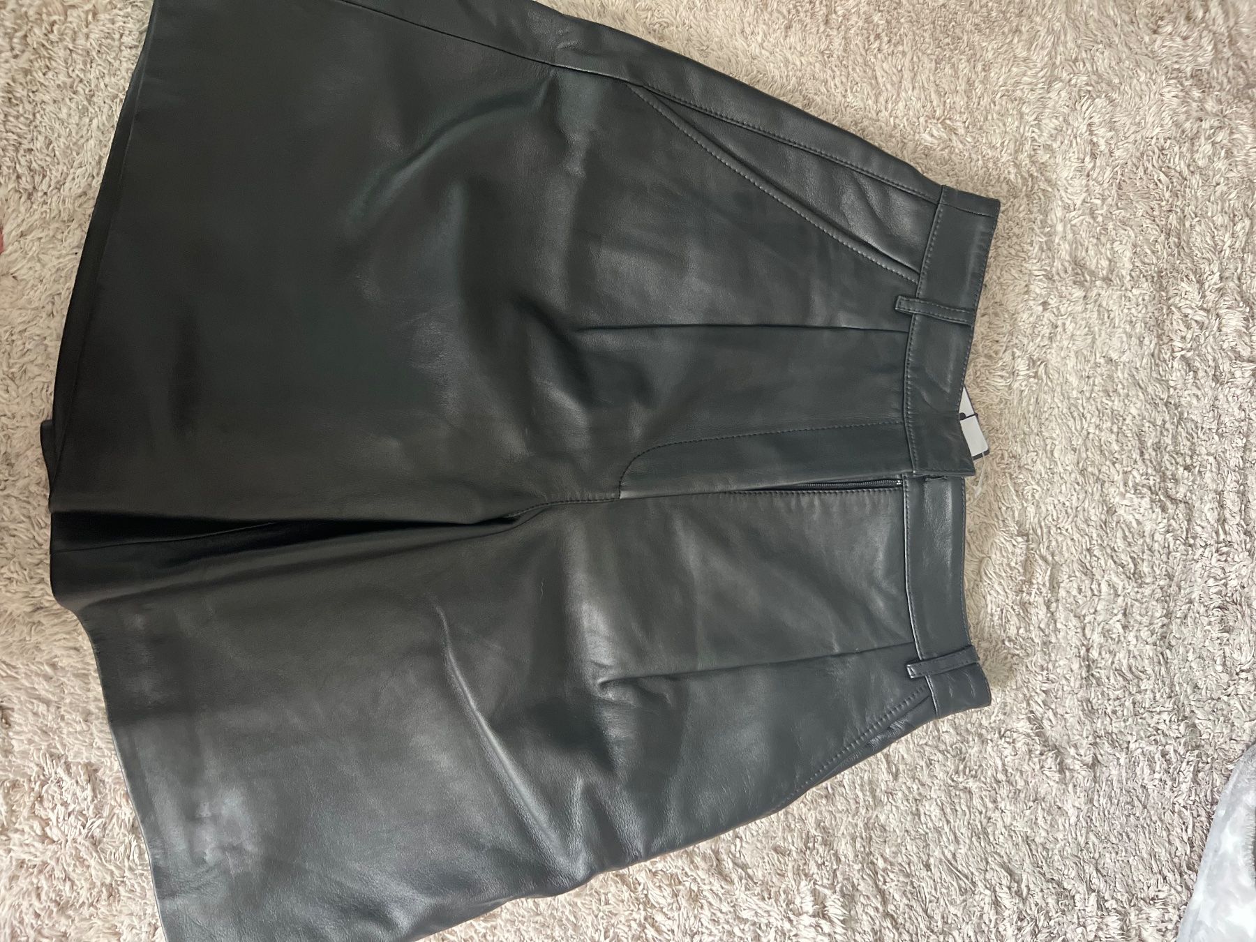 Max Mara Pantaloni: Max Mara Leder Bermudas, new – Nuovo e nell'imballaggio originale da Baar venduto da Zlata1 9